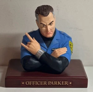 EARTH X OFFICER PARKER : LIMITED EDITION ALEX ROSS STATUE BOXED - Picture 1 of 6