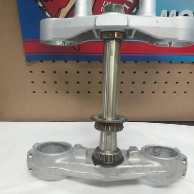 Yamaha YZ250F 2002 horquillas delanteras inferior superior triple árbol abrazadera de vástago Foto 1 de 4