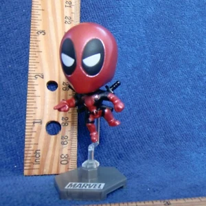 Deadpool's Chimichanga Figura Diseño #3 Usado en Excelente Condición 2015 Marvel Serie 1 Rojo Negro Soporte - Imagen 1 de 5