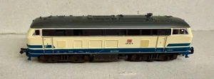 Locomotora diésel Fleischmann escala N BR 218 beige turquesa usada - funciona - buena - Imagen 1 de 2
