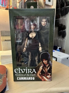 Action figure NECA Elvira Commando Mistress of the Dark nuova sigillata Mib - Foto 1 di 2