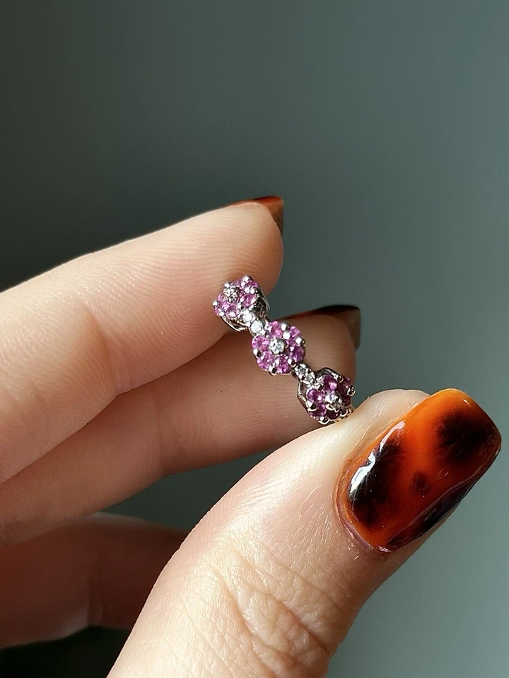 Anillo vintage de rubí y diamantes de oro macizo de 9 quilates | Racimo floral de oro blanco Foto 1 de 1