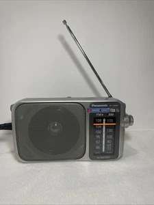 Panasonic RF-2400D Radio Am/FM Argento/Grigio - Testata e Funzionante - Spedizione Gratuita - Foto 1 di 11