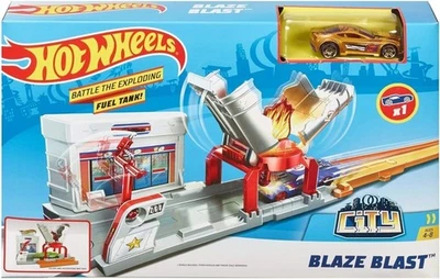 Hot Wheels Blaze Blast Exploding Serbatoio Carburante Pista Set Playset Città con Auto - Immagine 1 di 4