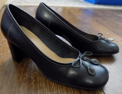 Nine West Pump Chunky 2.5" Heels Black Leather Bow stitching detail Retro 6 EUC - Image 1 of 4