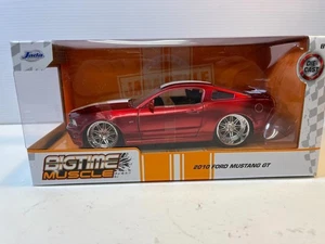 2010 Ford Mustang GT New In The Box in 1/24 Scale Diecast by Jada - Picture 1 of 7
