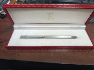 BOLÍGRAFO MUST DE CARTIER PLATEADO MUST 2 GODRON A RAYAS EN CAJA - Imagen 1 de 8