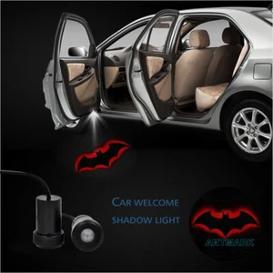 2pcs Car Door Red Dark Knight Batman Symbol Projector Welcome Shadow Light - Foto 1 di 8