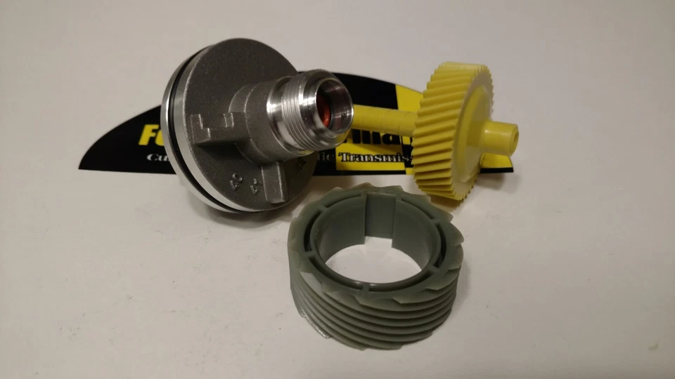 700R4  41 Tooth Driven Gear & 15 Tooth Drive Gear & Matching Speedometer Housing - Image 1 of 1