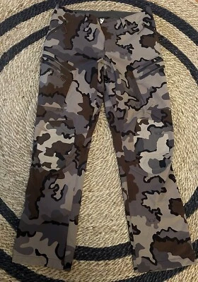 Kuiu Vias Chinook Hunting Pants- W34/32 - Image 1 of 4