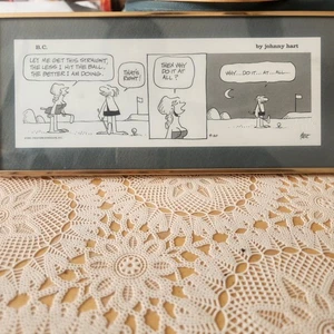 Johnny Hart BC fumetto golf art cornice ottone scrivania arte collezione classica - Foto 1 di 8