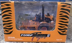 SCAG 1/16 Scale Diecast Metal Replica TURF TIGER II Mower 18-01 FG 90-0529 NEW - Picture 1 of 5