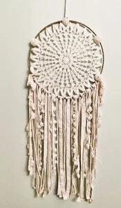 Cuerda de encaje tejida a mano de marfil colgante atrapasueños arte popular americano de pared - Imagen 1 de 7
