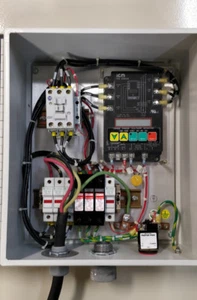 Universal Instruments 3 Phase Surge Protecter 48292001 - Picture 1 of 3