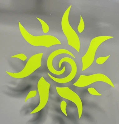 Calcomanía de vinilo, sol tribal, amarillo brillante, 2,5" - 5,5", interior/exterior Foto 1 de 2