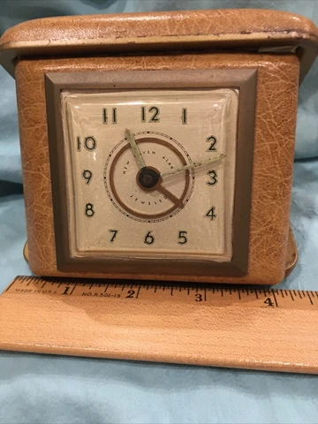 New Haven Travel Alarm Clock  - Vintage. SOLD FOR PARTS ONLY NOT WORKING Cover