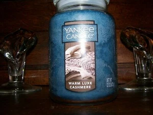 22 Unzen Yankee Candle mit Deckel, Warm Luxe Cashmere Duft - Bild 1 von 3