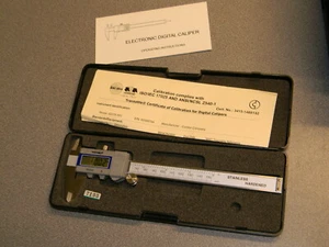VWR Digital Calipers 0–15.2 cm (0–6"), W Case & Traceable Cal Cert. 62379-531 - Picture 1 of 5