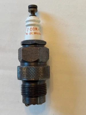 ( 1 ) .. ‘NOS’ Champion 2 Com-L Spark Plug .. take-apart design .. Made in USA - Image 1 of 3