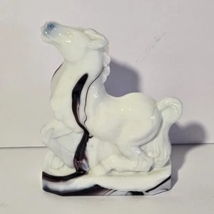 Vintage Boyd Joey The Horse Confetti #58 Art Glass Figurine White/Purple 1987 - Picture 1 of 9