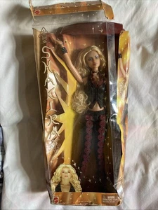 Bambola Shakira vintage di Mattel B4534 concerto vestito firme 2002 in scatola pelle - Foto 1 di 4
