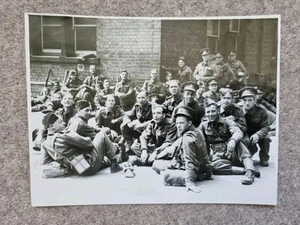 LRGE ORIGINAL WW2 PRESS PHOTO DUNKIRK EVACUATED BEF AT LMS DERBY STATION 1940 #2 - Picture 1 of 2