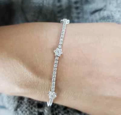 Brazalete de tenis redondo de 7 quilates simulado con diamantes enchapados en oro blanco de 14 k para mujer con flores Foto 1 de 4