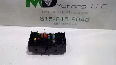 Chevrolet Tahoe 2017-2020 panel relé de fusibles delantero derecho caja de conexiones 84114433 Foto 1 de 4