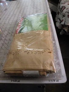 NEW POINSETTIA TRELLIS GOLD CUTWORK CHRISTMAS TABLECLOTH 52 x 70" Oblong ELEGANT - Picture 1 of 5