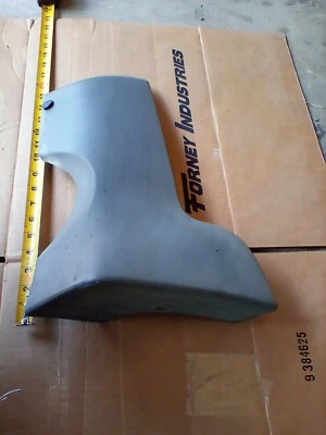 Chevy Tahoe 2003 panel de cuarto inferior trasero moldeado lado derecho del pasajero OEM Foto 1 de 4