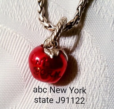 Brighton Nueva York Gran Manzana Roja Dije J91122 B496 Foto 1 de 3