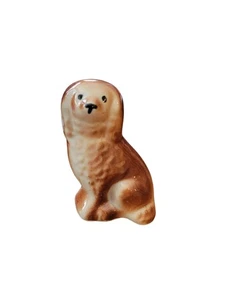 Mini estatuilla vintage de perro Staffordshire marrón de 3 pulgadas  - Imagen 1 de 3