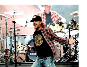 DIERKS BENTLEY FIRMADO PERFOMING EN ESCENARIO 8X10 - Imagen 1 de 1