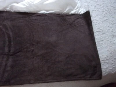 Falda de cama a medida doble de felpa marrón oscuro Veratex/falsa con estampado animal Foto 1 de 4