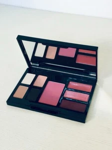 Potente paleta Bobbi Brown - ojos, labios, mejillas - NUEVA Y PERFECTA PRECIO DE VENTA RECOMENDADO £60 - Imagen 1 de 5