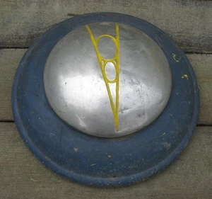 ANTIQUE DOG DISH ORIGINAL FORD V8 HUBCAP FOR MAN CAVE DISPLAY OR FORD CAR TRUCK - Picture 1 of 2