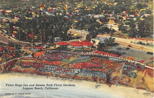 Postal Victor Hugo Inn & Heisler Park jardines florales, playa de Laguna, CA 1946 - Imagen 1 de 2