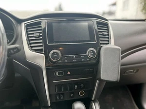 KUDA phone console for Mitsubishi L200 from 2019 - Zdjęcie 1 z 1