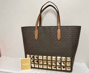 Michael Kors Signature Sinclair Large East West Grab Studs Purse Brown Acorn NEW - Picture 1 of 8