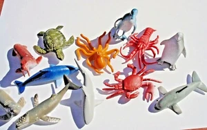 24 PICCOLE CREATURE OCEANICHE IN PLASTICA 2" GIOCATTOLI CARNEVALE O EDUCATIVI. FESTA  - Foto 1 di 4
