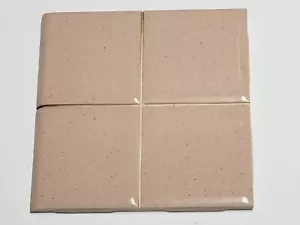 Azulejo Cerámico De Colección Años 60 - Beige Tostado con Motas Brillo Puntuado Bullnose 4 1/4" Cuadrado - Imagen 1 de 4
