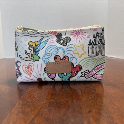 Bolsa cosmética multiusos con estampado de bocetos de Dooney & Bourke Walt Disney Tinker Bell Foto 1 de 4