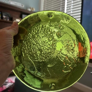 Blenko Glas grüner Löwe Sternzeichen Sonnenfänger 8,5" Durchmesser - Bild 1 von 3