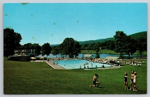 Swimming Pool at The Nevele Country Club, Ellenville NY Vintage Postcard - Picture 1 of 2