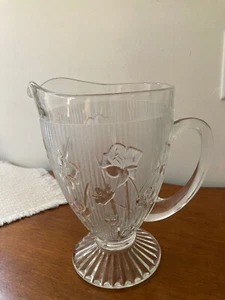 Antiker Jeannette IRIS klares Glas mit Vertiefung großer 56 Unzen Krug mit Fuß 9 Zoll T EUC - Bild 1 von 10