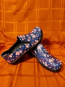 MOXY 202001 BLUE with Pink Flowers COMFORTABLE KLOGS  SIZE 11, Womens - Picture 1 of 11