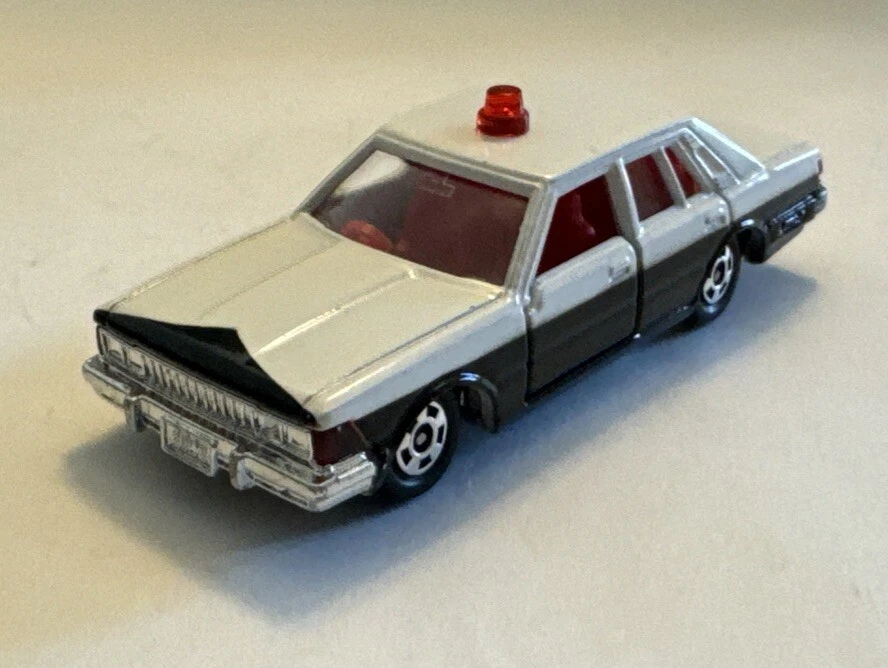 Ikeda Custom Tomica No. 13 Nissan Cedric 280E Brougham Hecho en Japón Caja Negra Foto 1 de 4