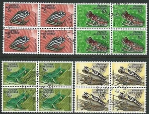 PAPUA NEW GUINEA 1968 Frogs set blocks of 4 fine used......................66510 - Picture 1 of 1
