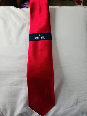Corbata de cuello para hombre STAFFORD 👔 rojo sobre patrón de puntos rojos ~ NUEVA PRECIO DE VENTA SUGERIDO POR EL FABRICANTE: $34. Foto 1 de 4