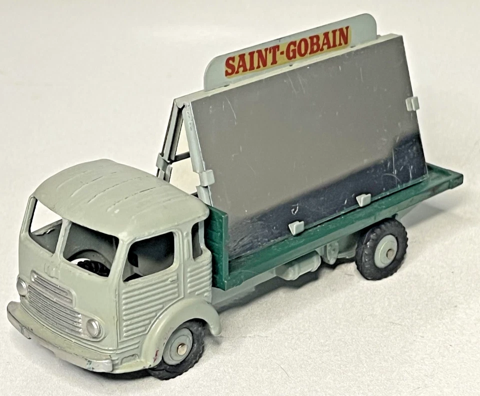 Dinky Toys No. 33C Simca Miroitier Saint-Gobain Truck - Image 1 of 4